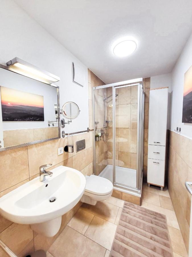 Zentrale Ferienwohnung In Aalen City Mit 4-Sternen Eksteriør billede